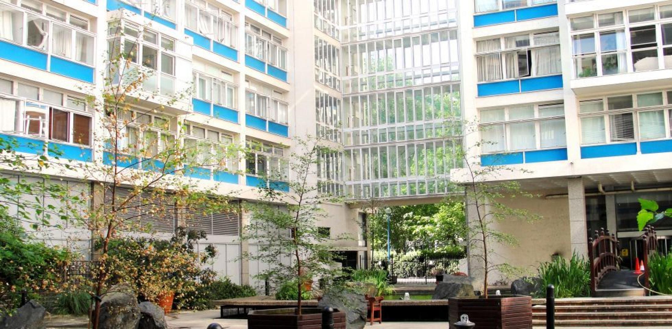 			NEW INSTRUCTION (Includes water rates)., 2 Bedroom, 1 bath, 1 reception Apartment			 Metro Central Heights, Newington Causeway, Elephant & Castle